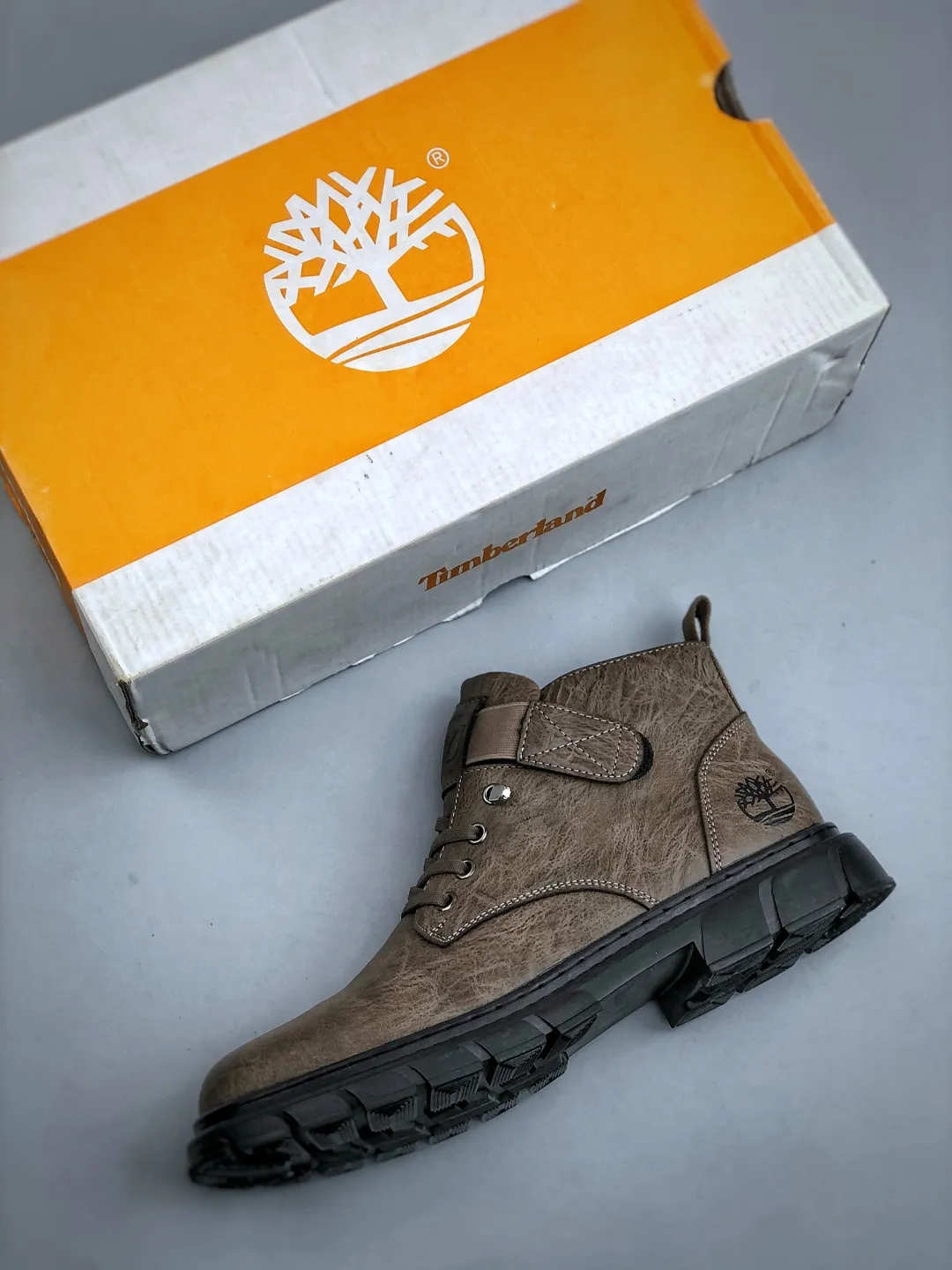 Local pickup 💰 520 supports store Timberland/Timberland classic 25ss new high-top classic re-engineered brand new upgrade Guangdong factory quality original box original packaging The fabric is made of top Italian frosted cowhide with anti-odor and anti-corrosion genuine leather latex insoles to give you a perfect wearing experience quality and durable, a must-have for sportsmen Specially designed to handle handsomeness High-quality foot feel first-class Exclusive supply Size: 38-44